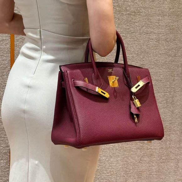 Classic Hermes Bag: A Stylish and Versatile Choice for Elegance - Picture 1 of 6